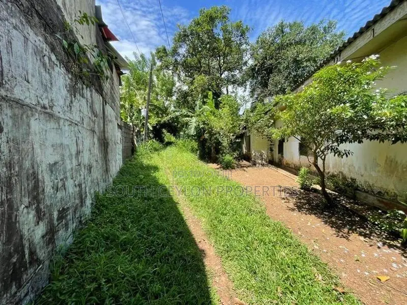 මාකුඹුර High Level පාරට මුහුණලා වටිනා ඉඩමක් විකිණීමට