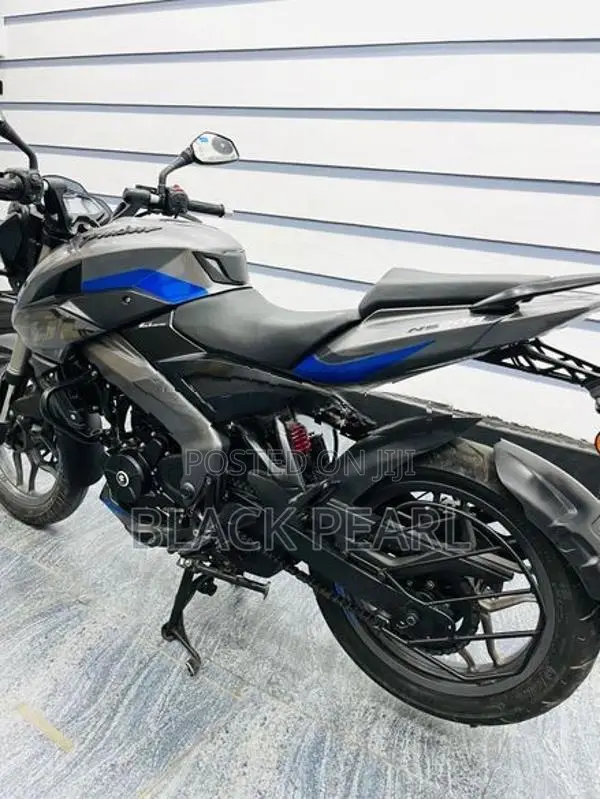 Bajaj Pulsar NS200 2025