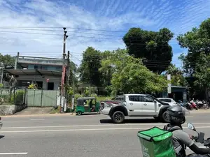 මාකුඹුර High Level පාරට මුහුණලා වටිනා ඉඩමක් විකිණීමට
