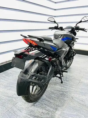 Bajaj Pulsar NS200 2025