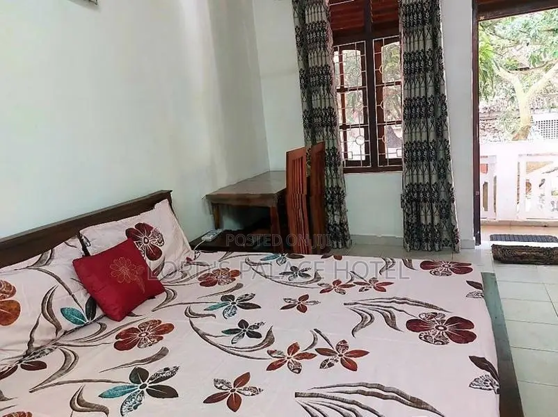 Room for Short Term Rental Colombo 6