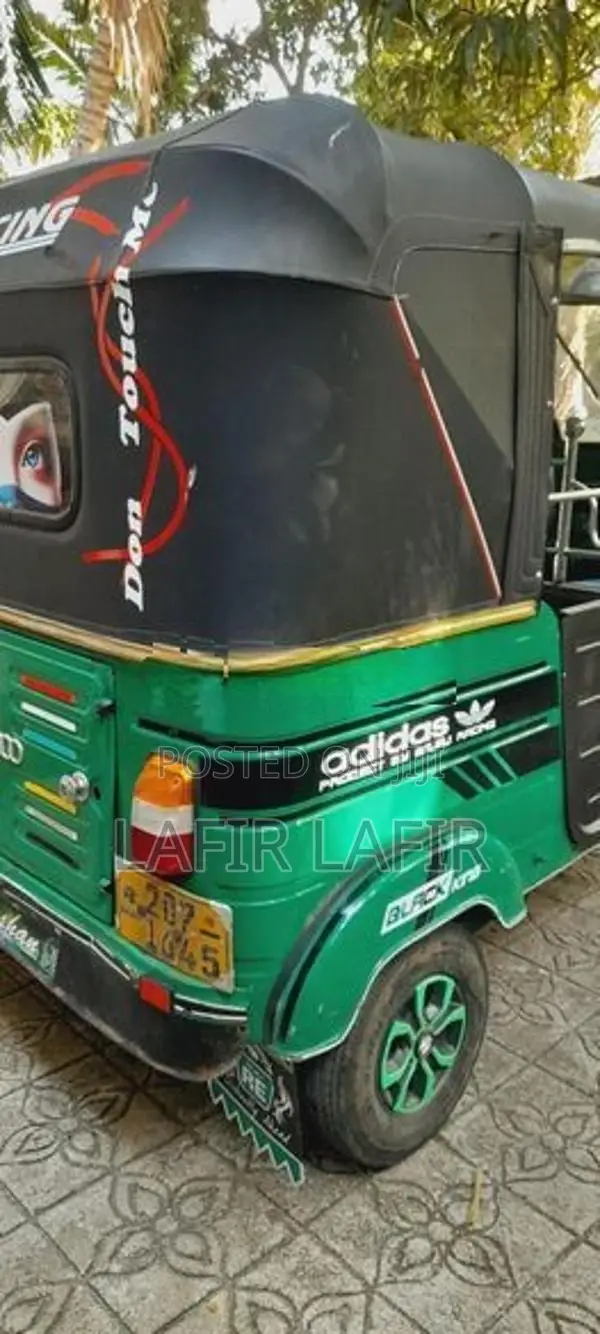 Bajaj RE three wheel 2001