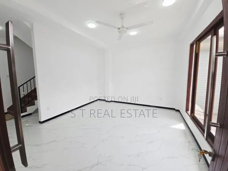 Newly Build Luxury 3 Storey House for Sale in Kottawa
