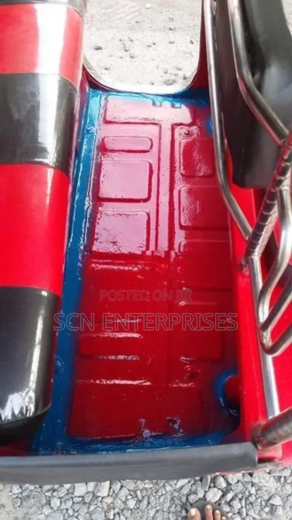 Bajaj RE 2010