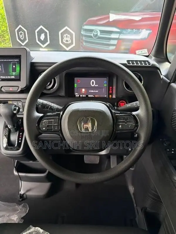 Honda N-Box Custom 2024
