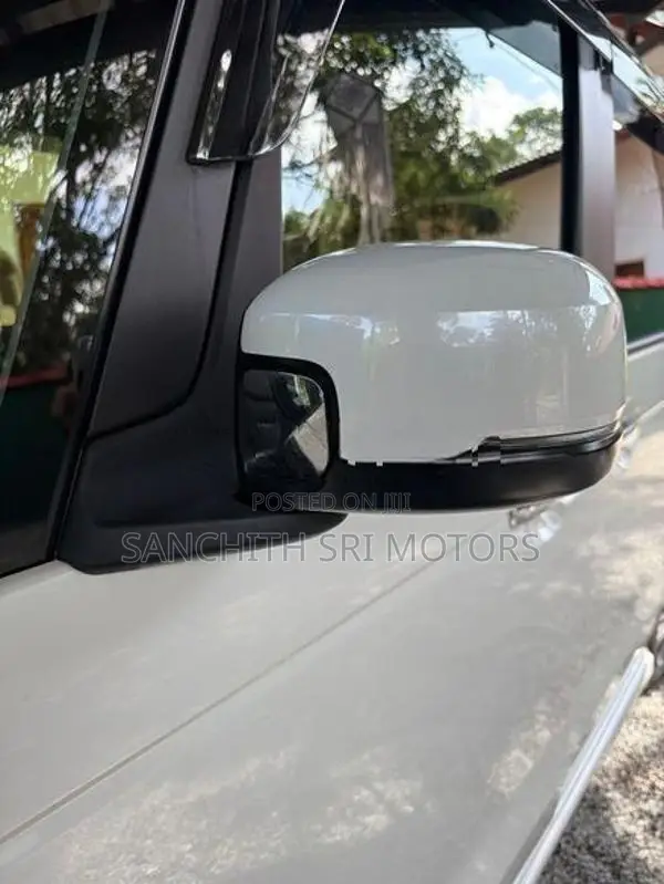 Honda N-Box Custom 2024