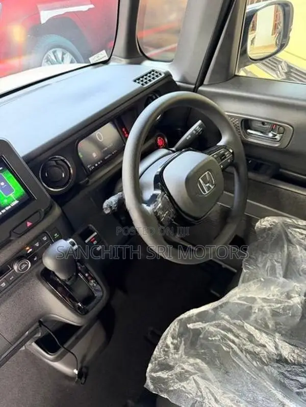 Honda N-Box Custom 2024