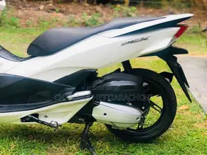 Honda PCX 2018 Digital Light