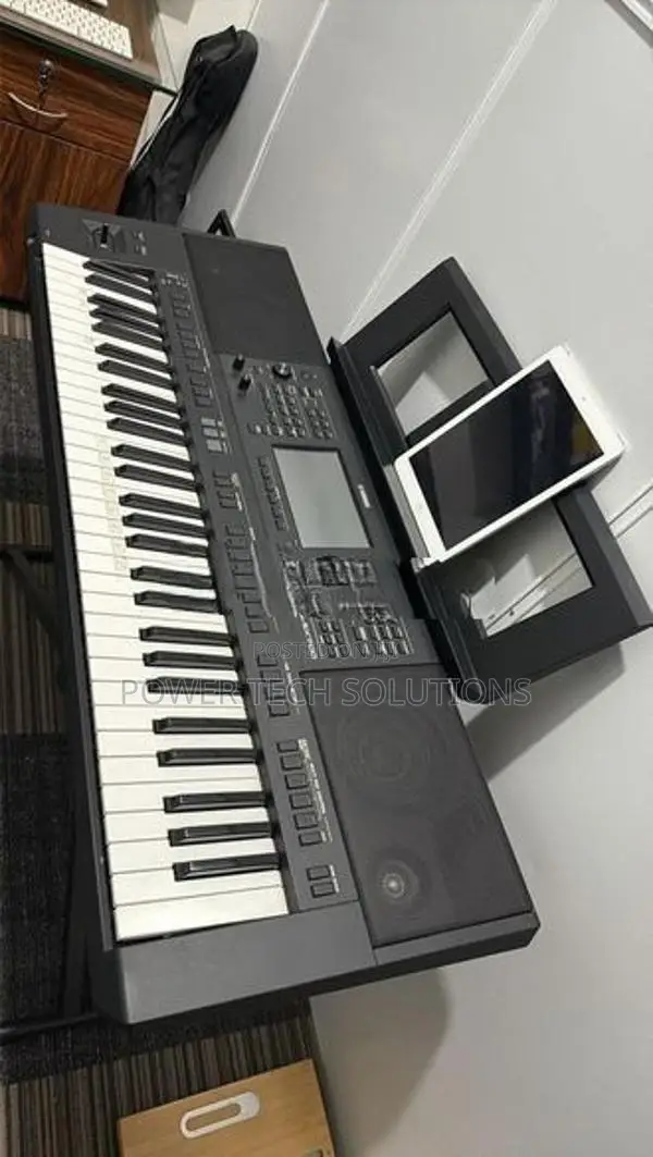 Yamaha PSR SX 700 Keyboard