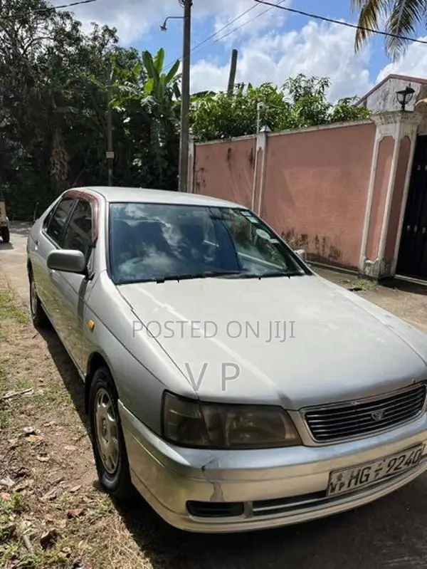 Nissan Bluebird 2000