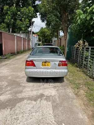 Nissan Bluebird 2000