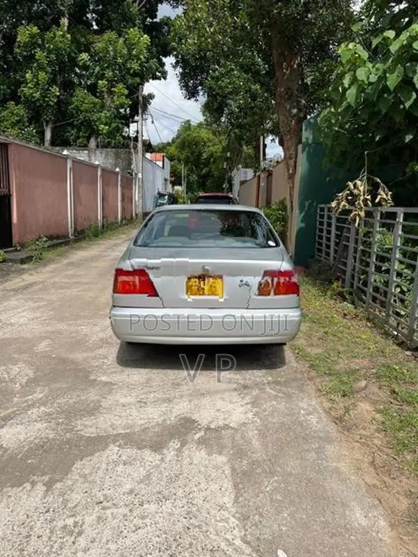 Nissan Bluebird 2000