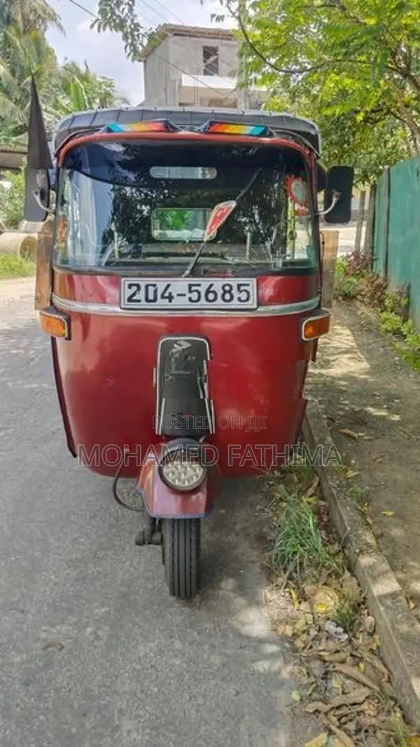 Bajaj RE 2000