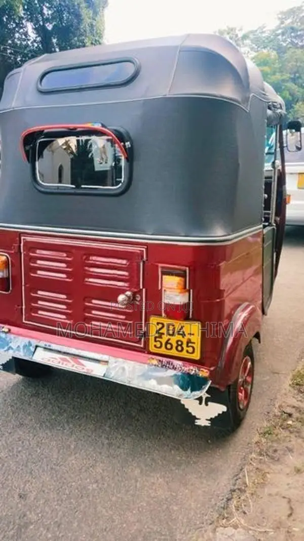 Bajaj RE 2000
