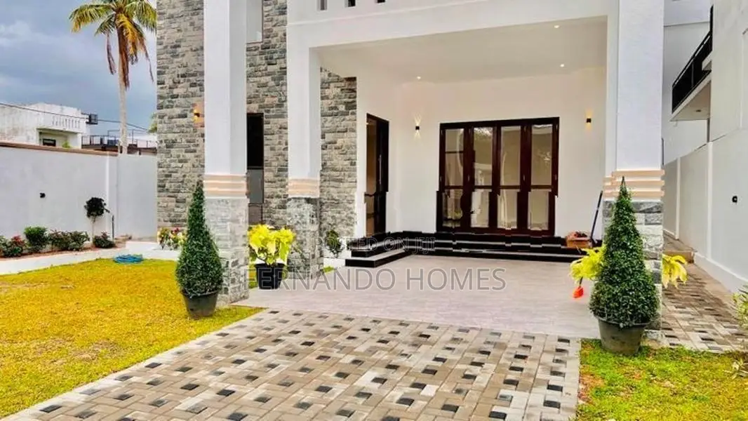 Solid Modern Luxurious 3 Floors House For Sale Negombo Kadirana