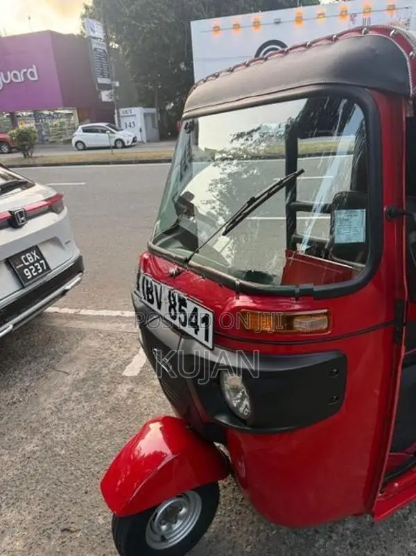 Bajaj RE 2025