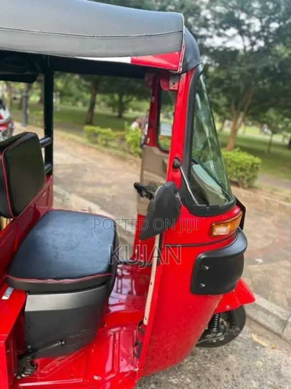 Bajaj RE 2025