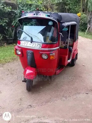 Bajaj RE 2011