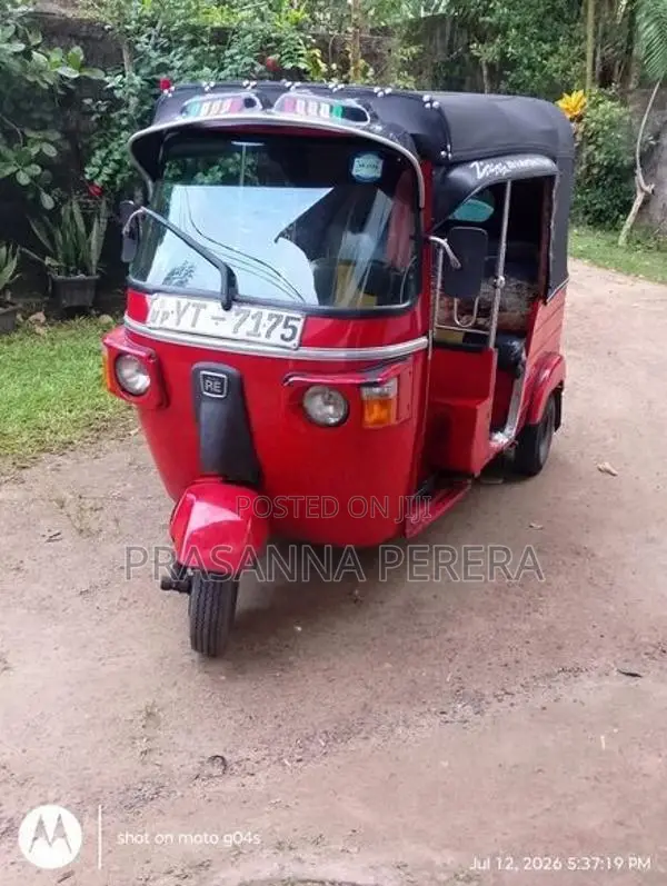 Bajaj RE 2011