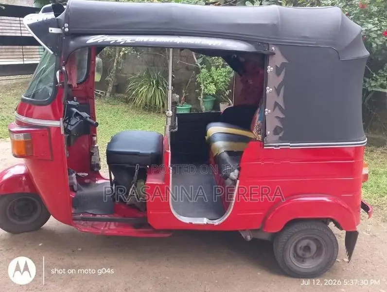 Bajaj RE 2011
