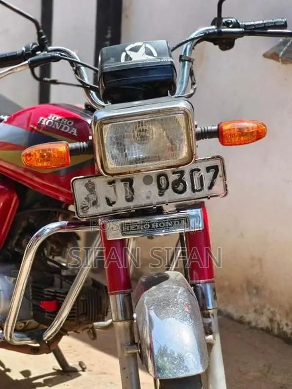 Hero CD 100 2003