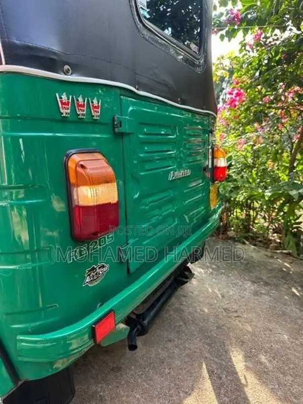 Bajaj RE 2012