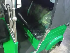 Bajaj RE 2019
