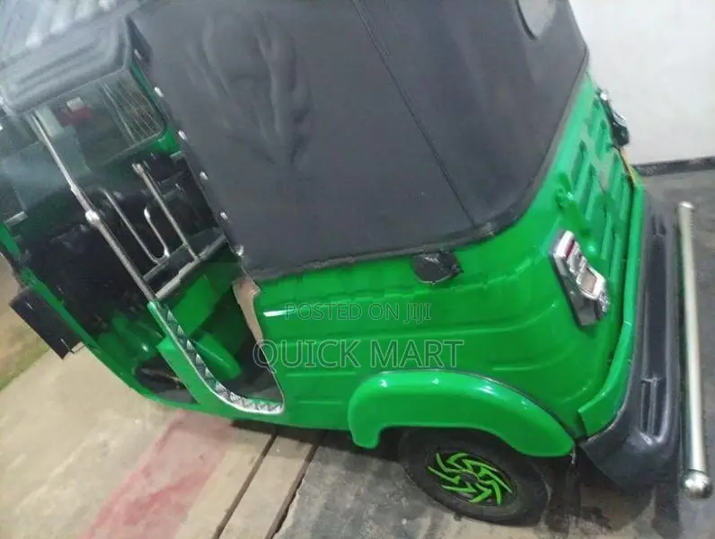 Bajaj RE 2019