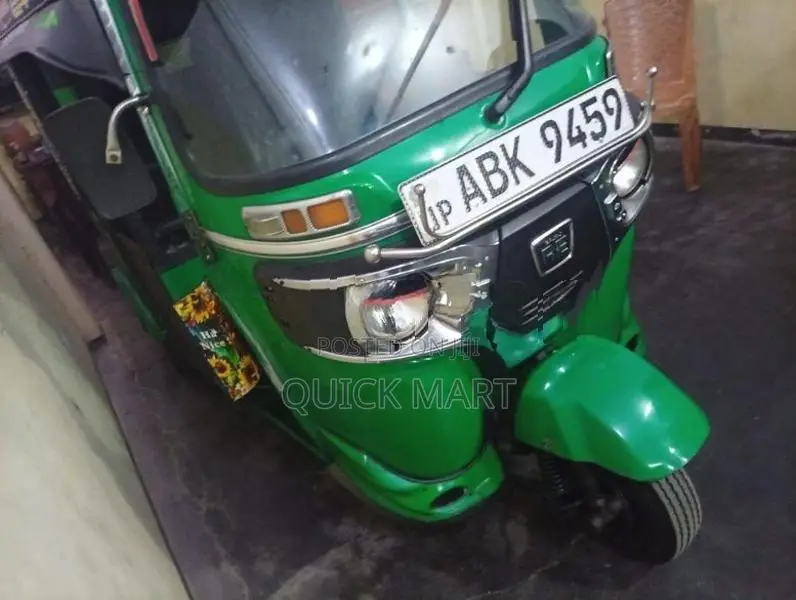 Bajaj RE 2018