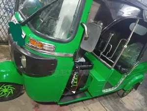 Bajaj RE 2019