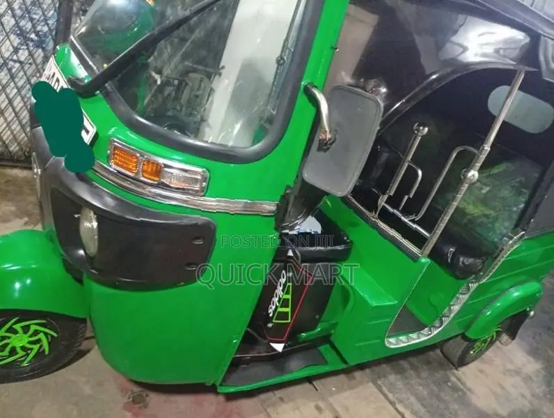 Bajaj RE 2019