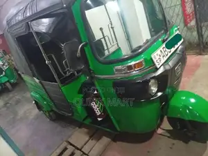 Bajaj RE 2019