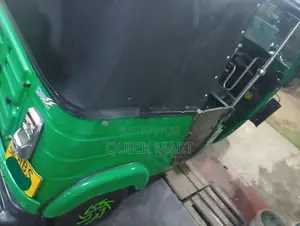 Bajaj RE 2019