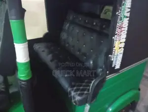 Bajaj RE 2018