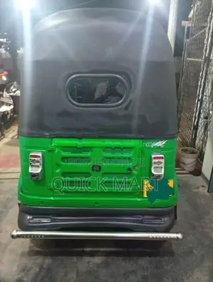 Bajaj RE 2019