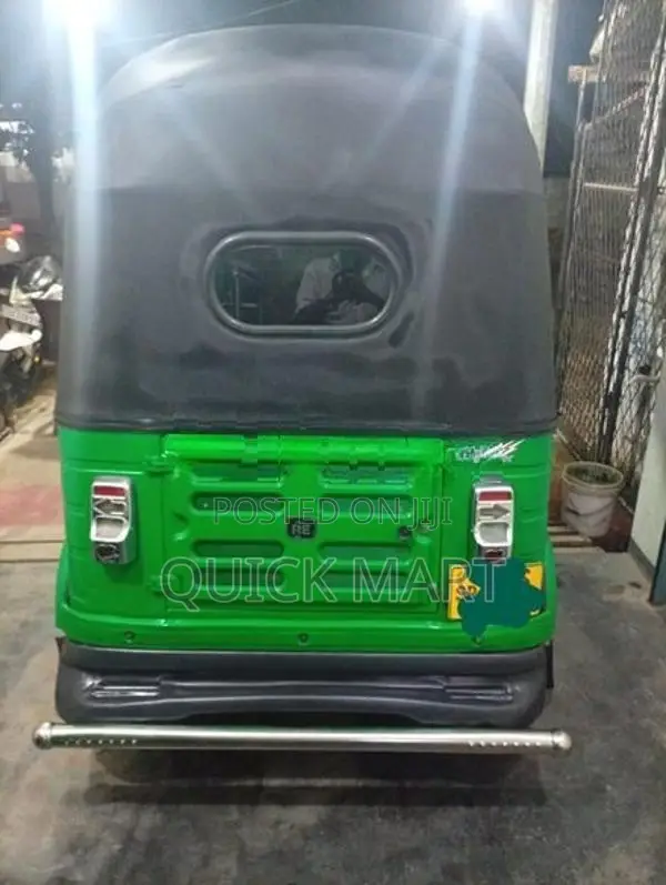 Bajaj RE 2019