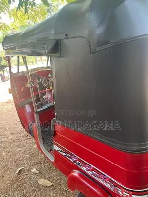 Bajaj RE 2000