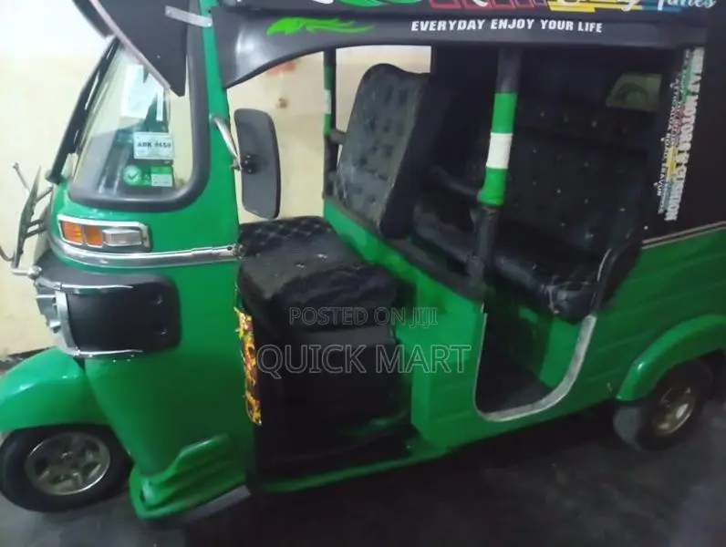 Bajaj RE 2018