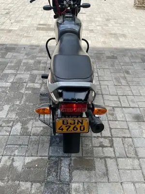 Bajaj CT100 ES 2024