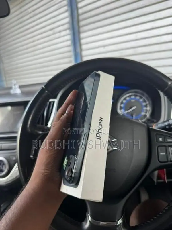 Apple iPhone 13 (Used)