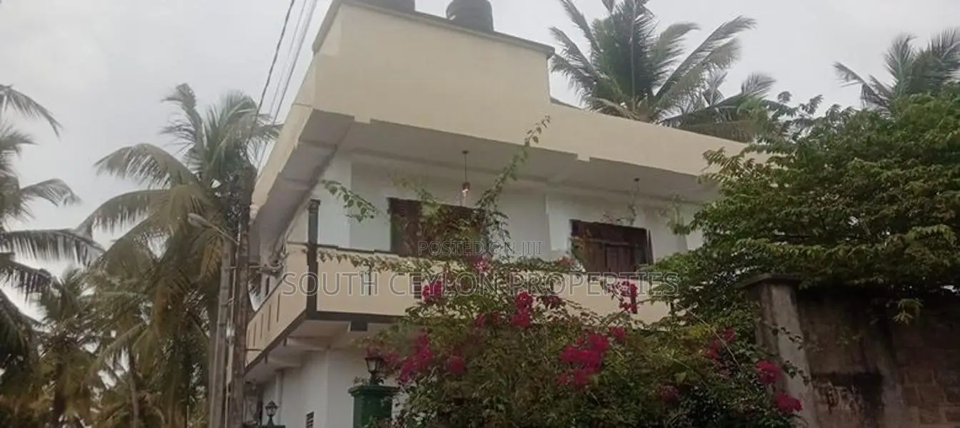 Four Bed Villa Just 10 Minutes from Unawatuna Beach