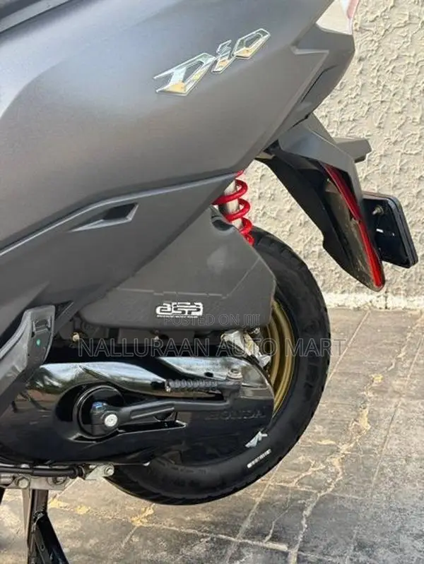 Honda Dio DLX 2025
