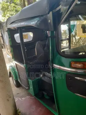 Bajaj RE 2022