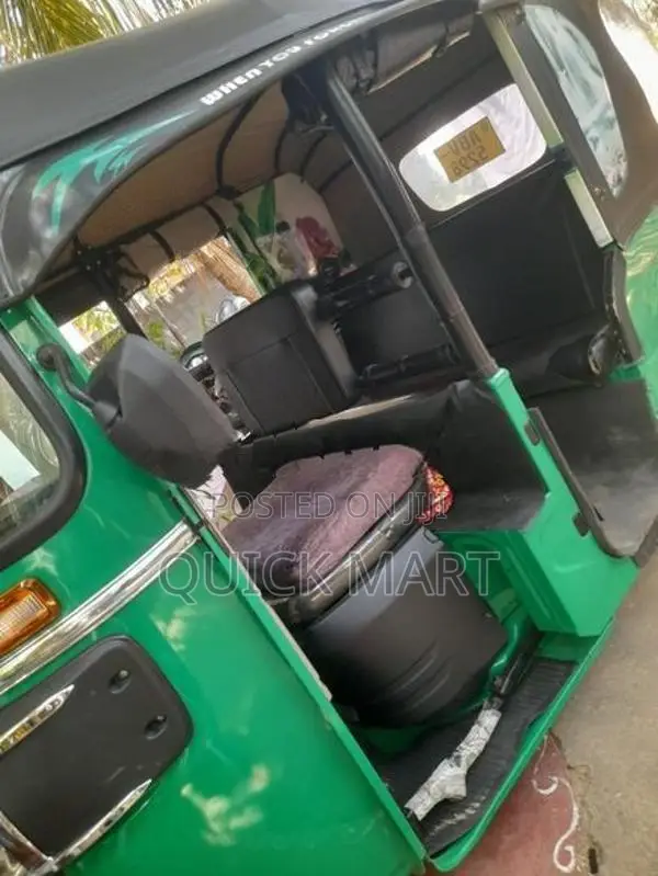Bajaj RE 2022