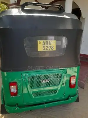 Bajaj RE 2022