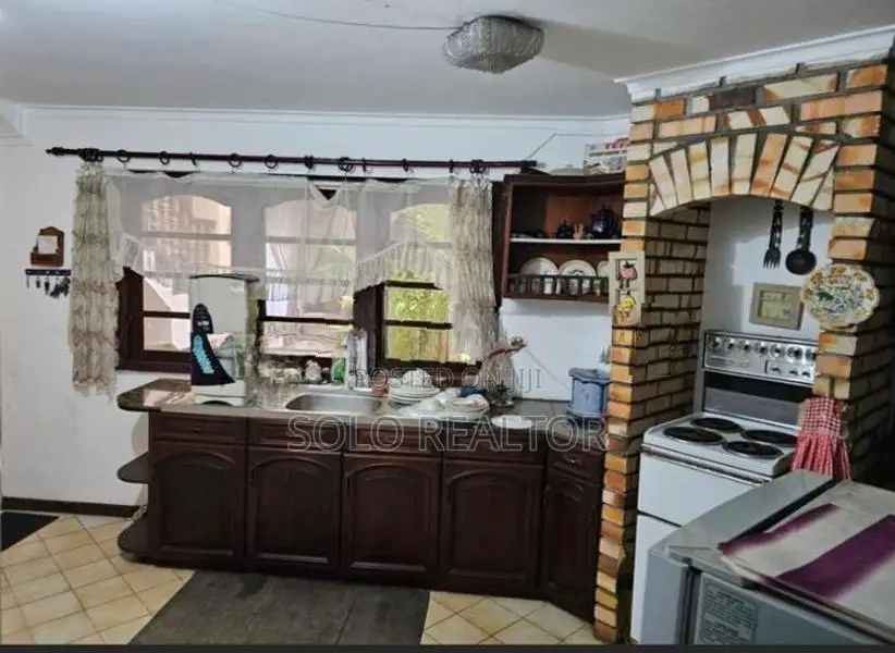4 Bedroom House For Sale in Kalubowila