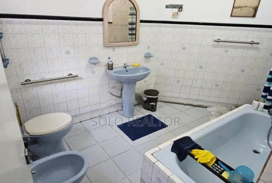 4 Bedroom House For Sale in Kalubowila