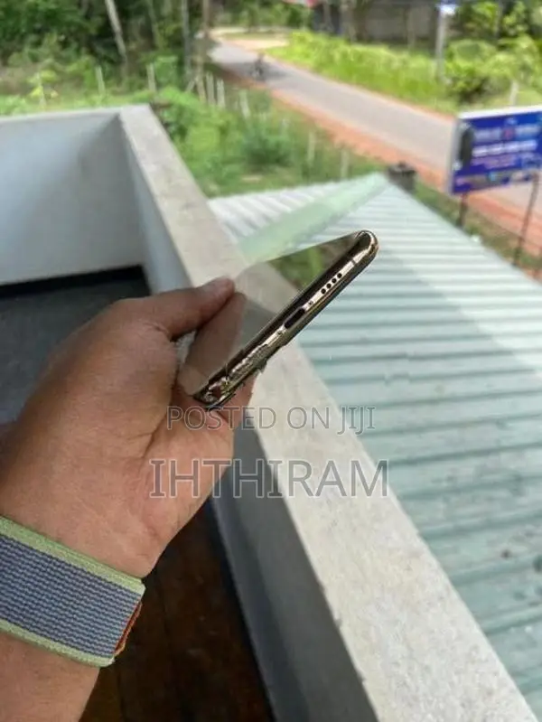 Apple iPhone XS Max (Used)