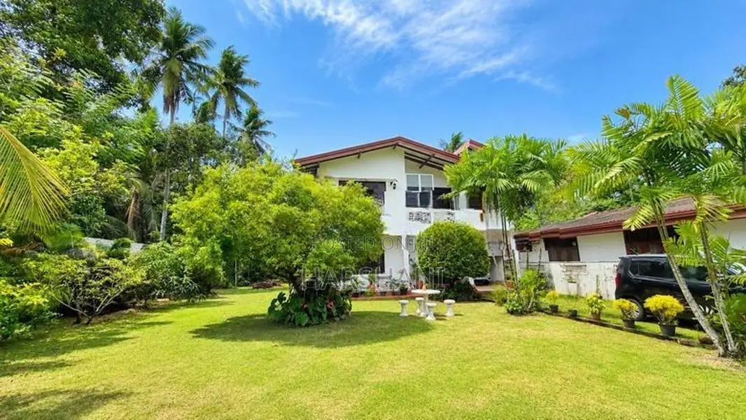 22P 2 Storey House Close to Vidyala Junc, Hokandara