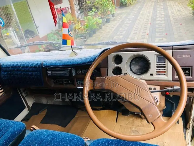 Nissan Caravan VRG moel 1983